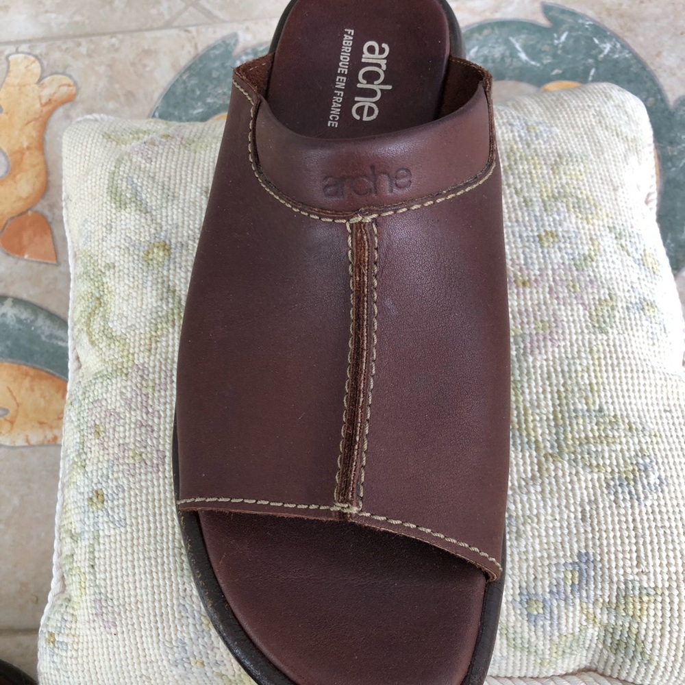 AUTHENTIC ARCHE SLIDES- ALL LEATHER-Euro size 41. - Picture 2 of 5